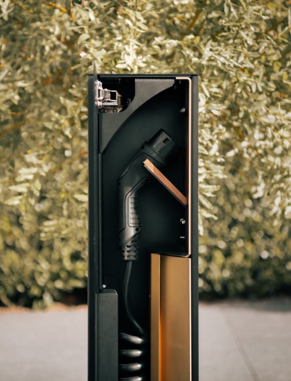 Veton ONE design EV charging station with integrated cable